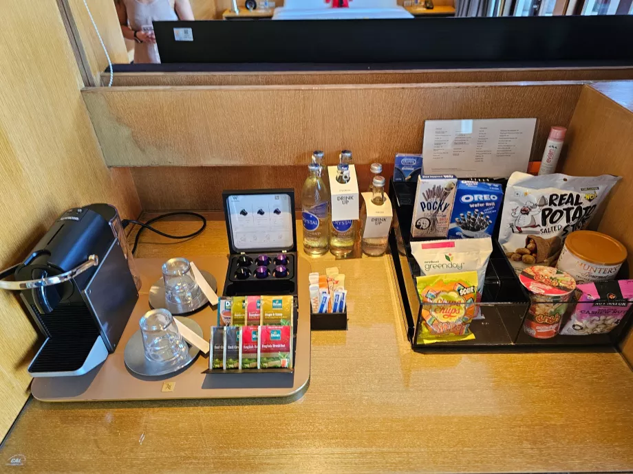 Caffettiera e acqua gratuita e parte del minibar
