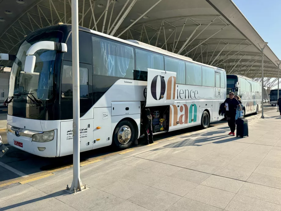 Bus navetta per i clienti delle agenzie di viaggio