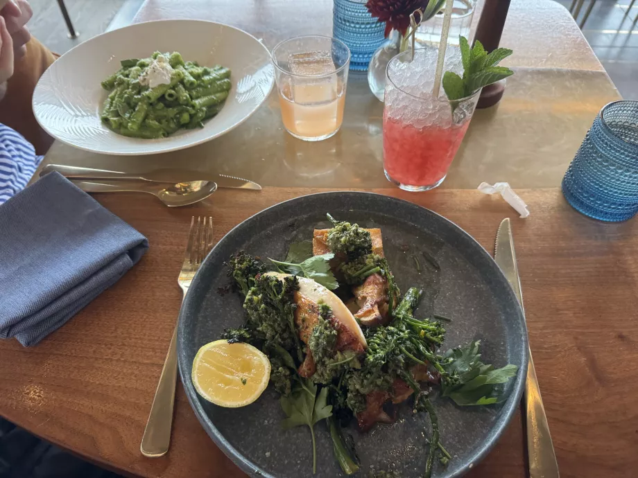 Cibo nel ristorante Peak