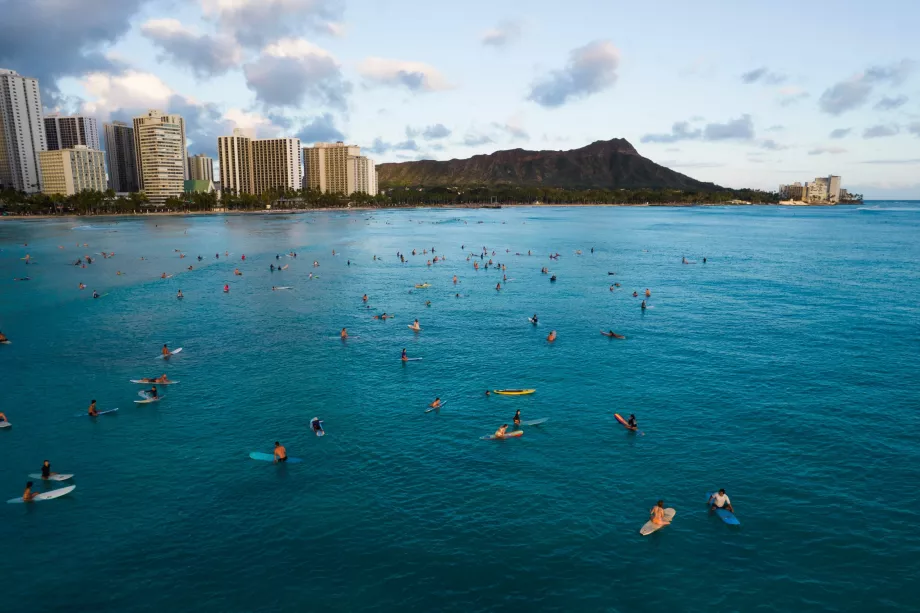 Surf a Waikiki