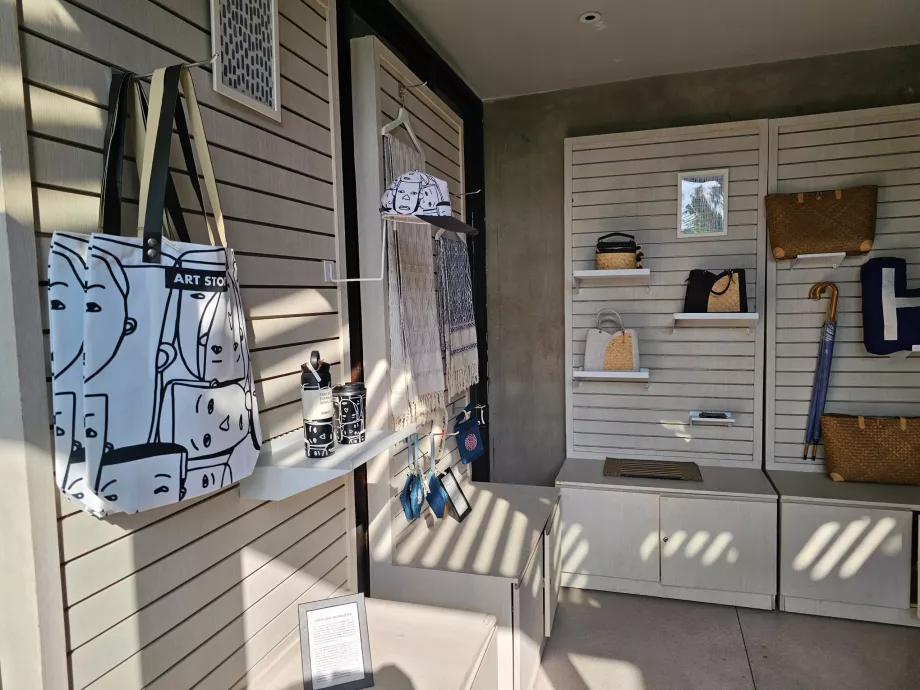 Piccolo negozio di souvenir alla reception