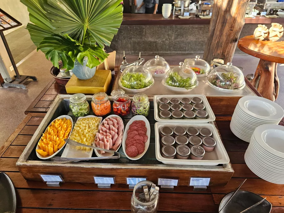 Colazione - prosciutto, formaggio e verdure