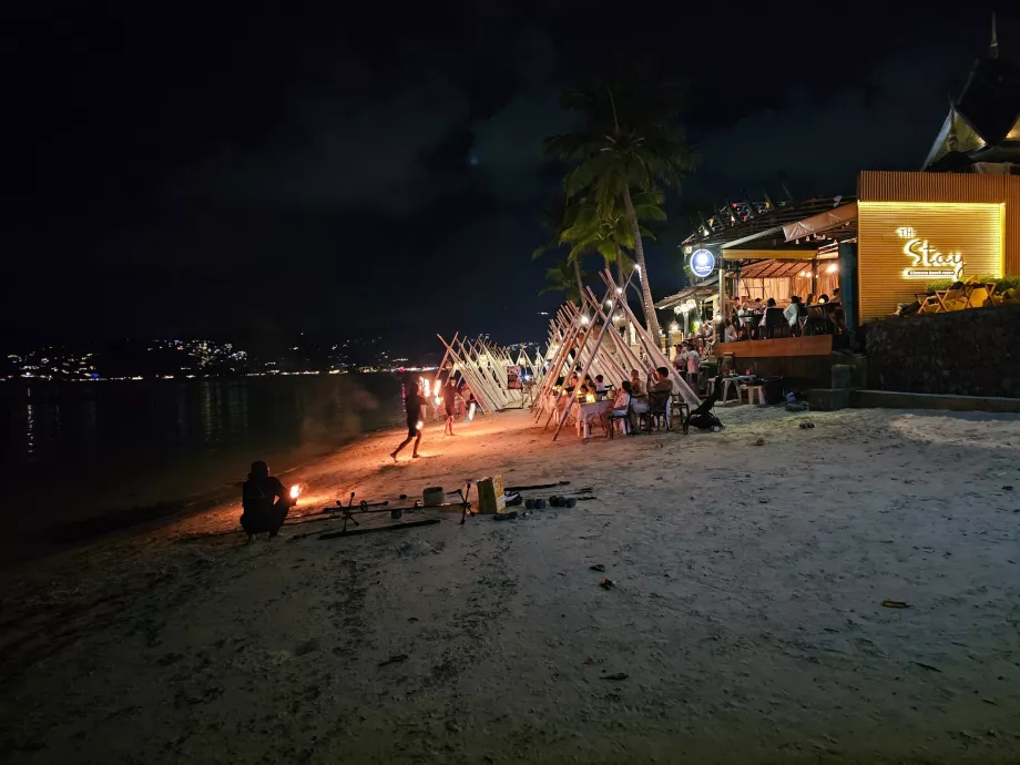 Spettacolo di fuoco sulla spiaggia di Chaweng
