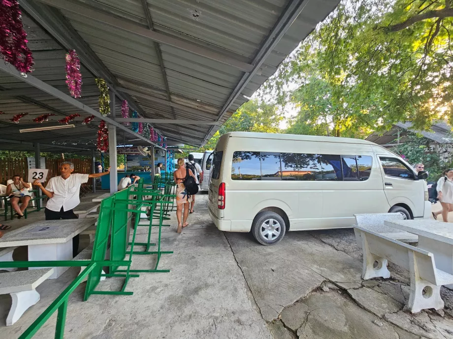 Minivan - partenza per il ritorno in hotel