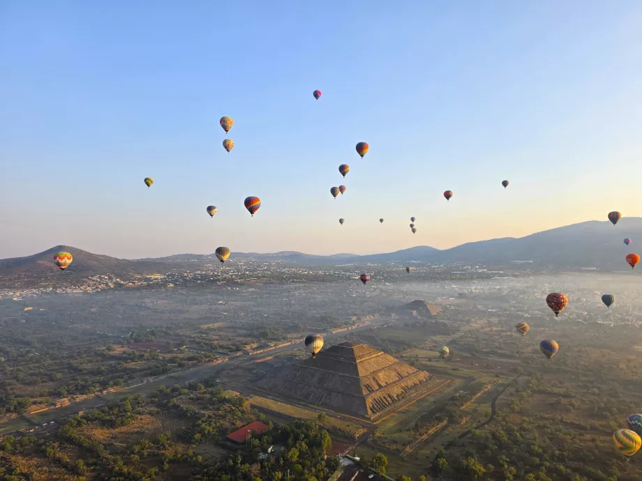 Volo in mongolfiera sulle piramidi di Teotihuacán