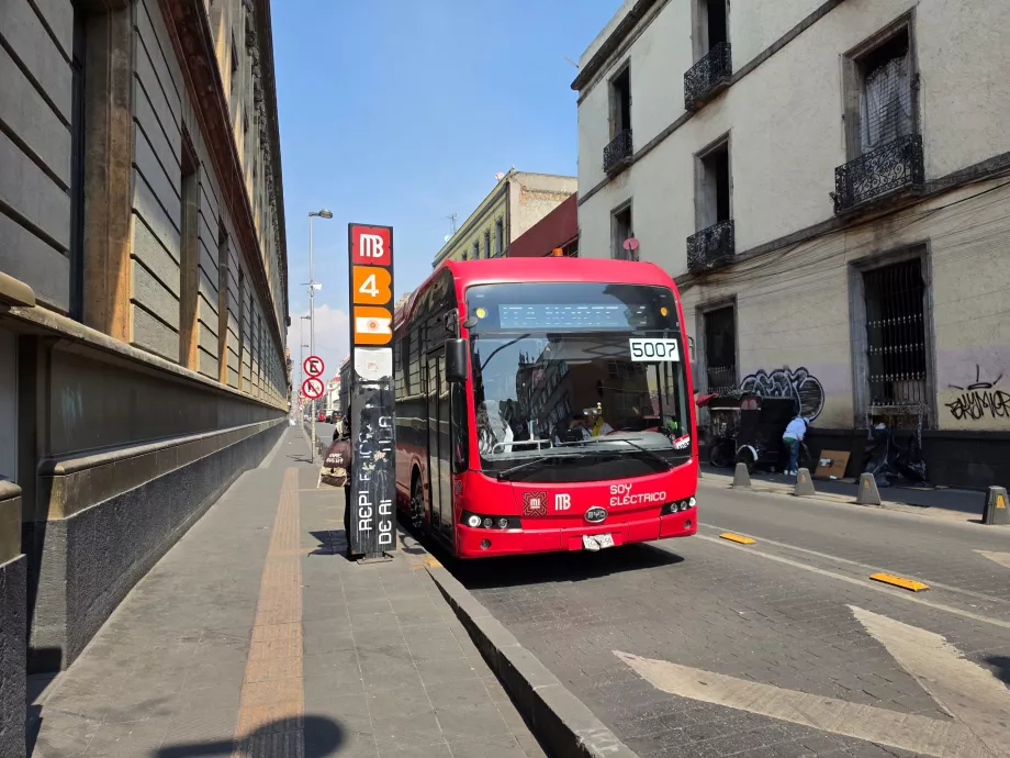 Fermata del Metrobus nel centro storico