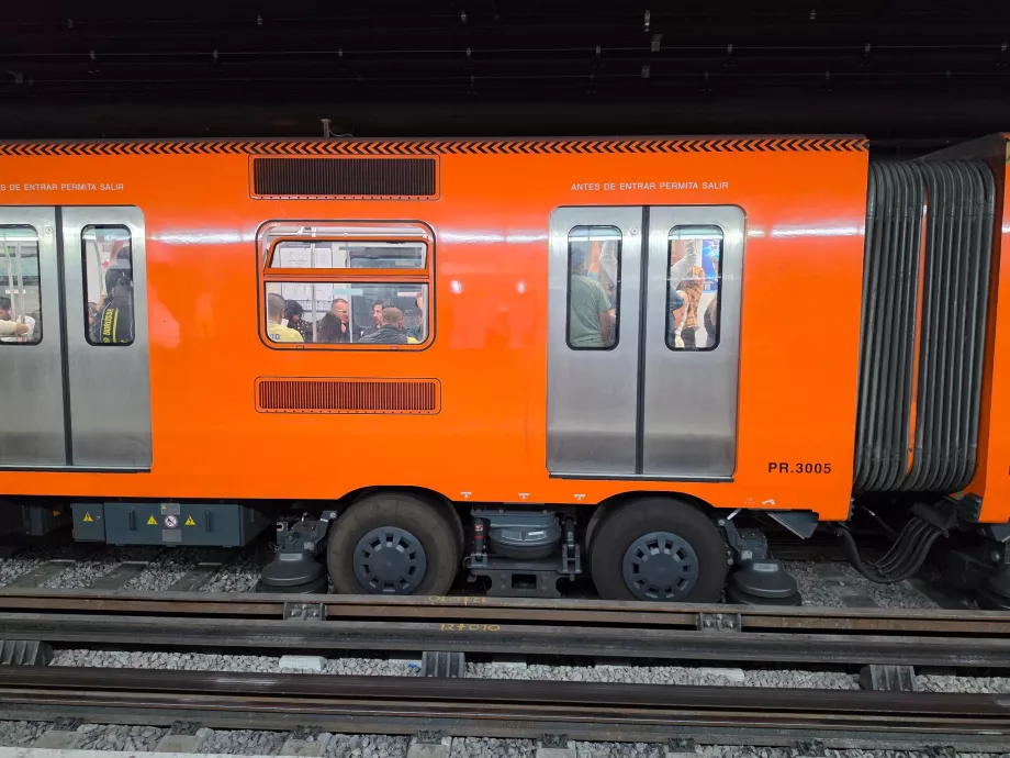 Pneumatici in gomma sui treni della metropolitana