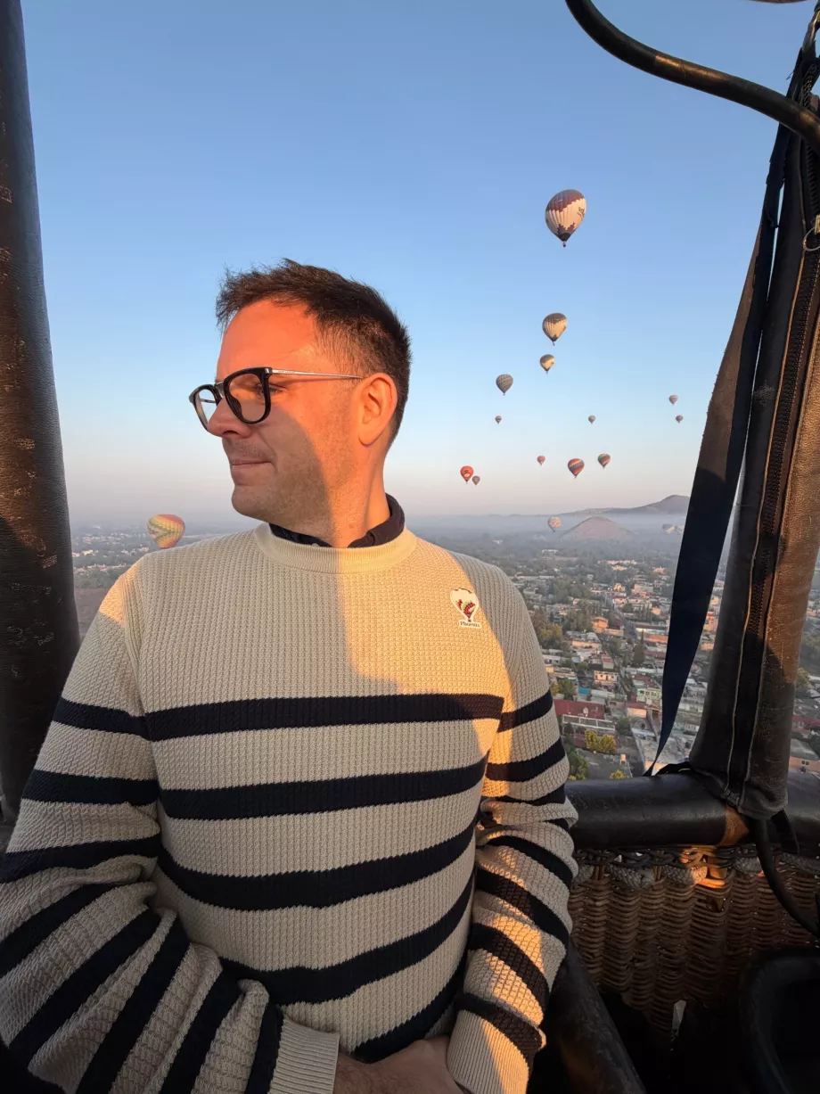 Io in mongolfiera sopra le piramidi