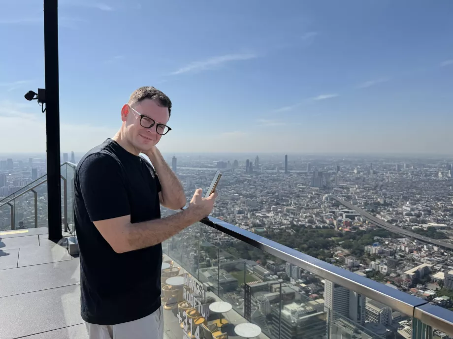 King Power Mahanakhon - io di vedetta (sole sgradevole negli occhi)