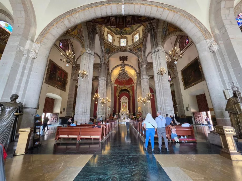Interni della Basilica di Antigua