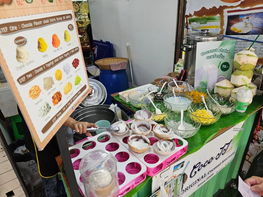 Mercato di Chatuchak, gelato al cocco