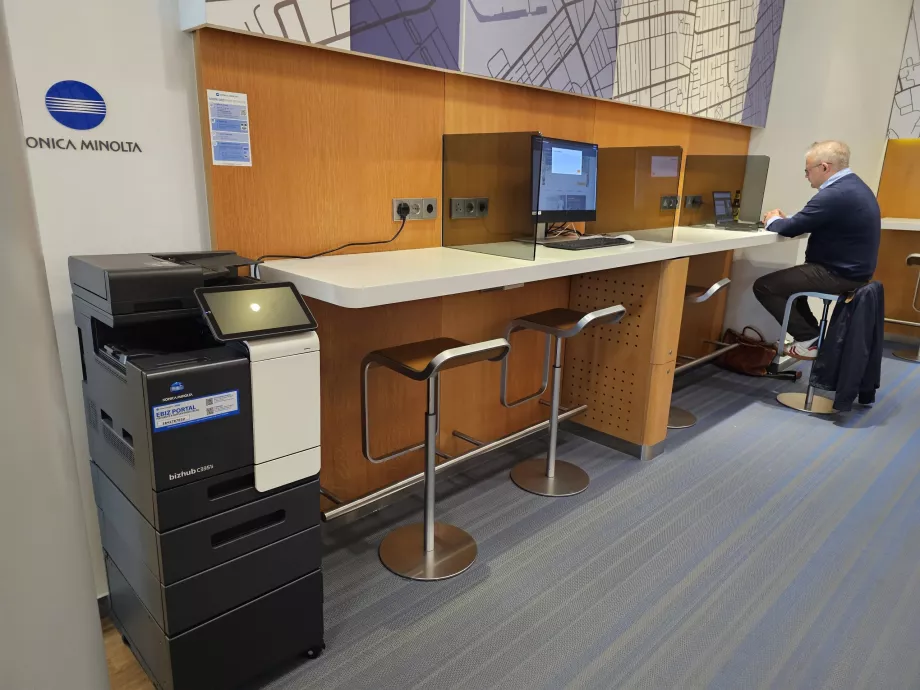 Un posto per lavorare e una stampante