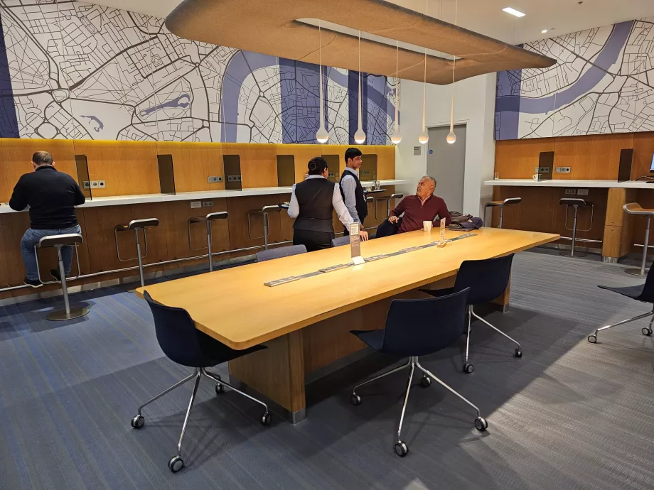 Postazioni di lavoro e scrivanie