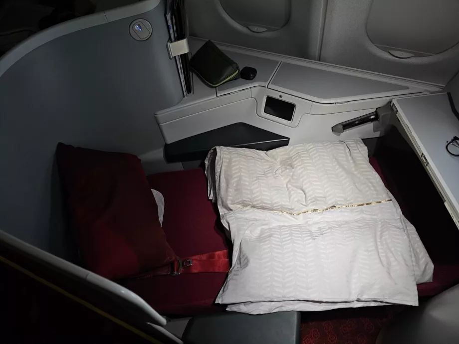 Divano dispiegato in un letto