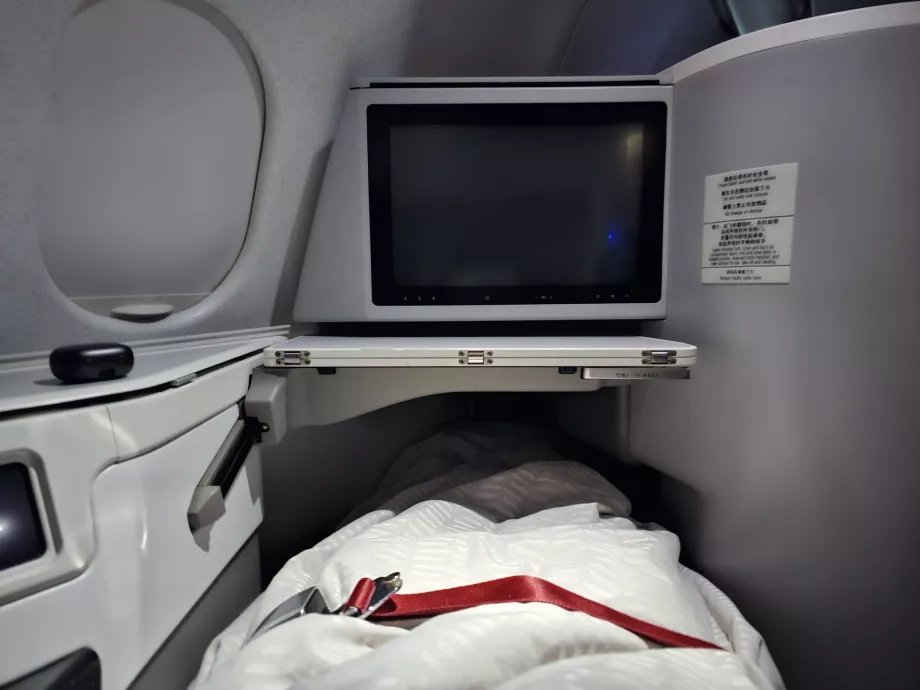 Divano dispiegato in un letto