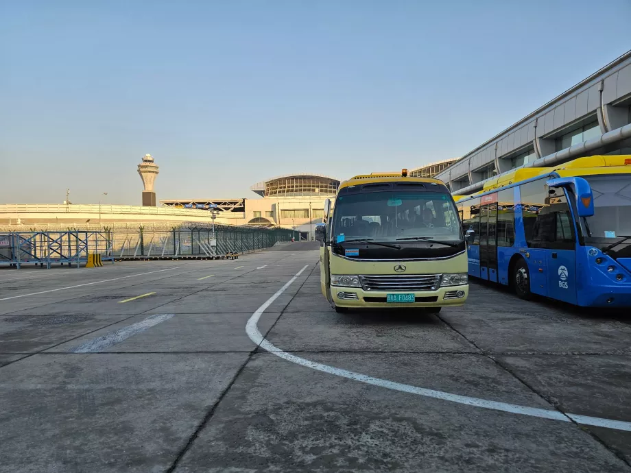 Trasferimento in autobus verso l'aereo