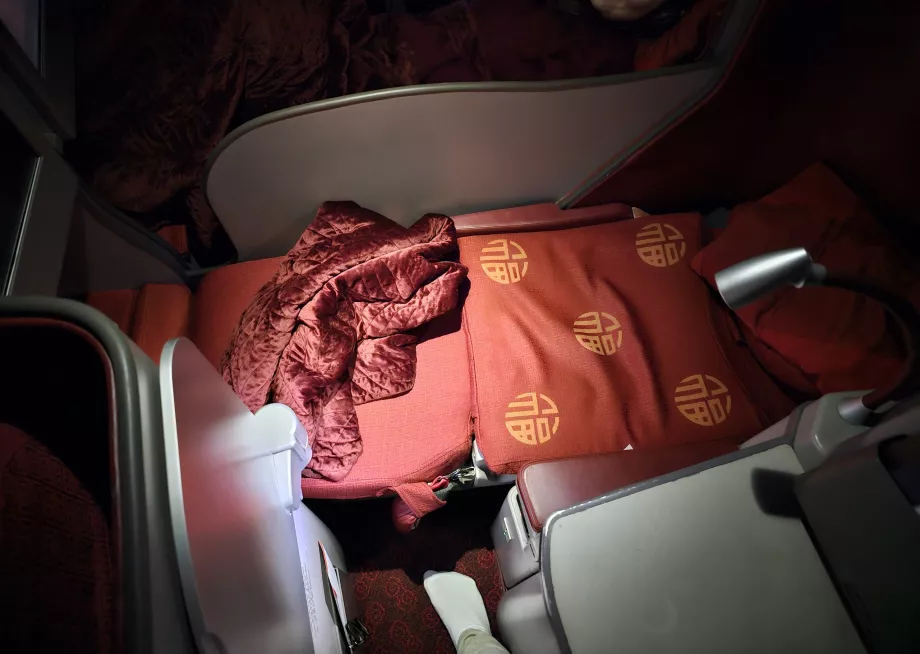 Divano dispiegato in un letto