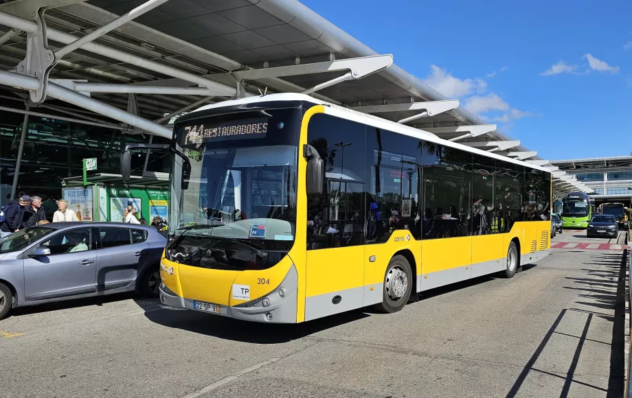 Autobus urbano per il centro di Lisbona