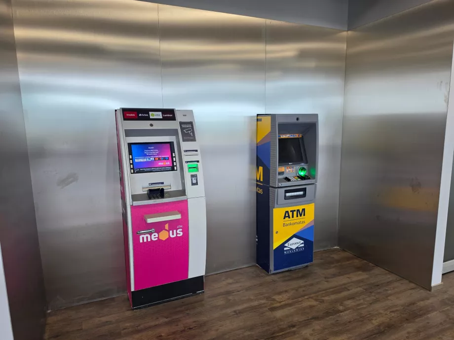 Bancomat nella sala arrivi