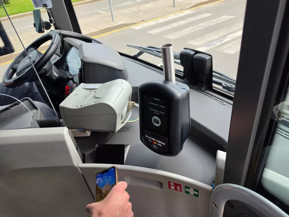 Pagamento con carta sull'autobus