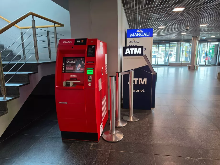 Bancomat nella sala arrivi