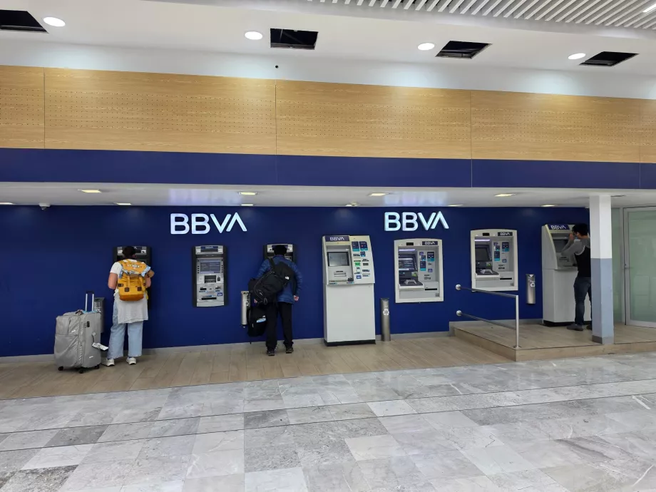 Bancomat nella sala arrivi