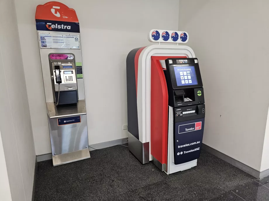 Bancomat nella sala arrivi