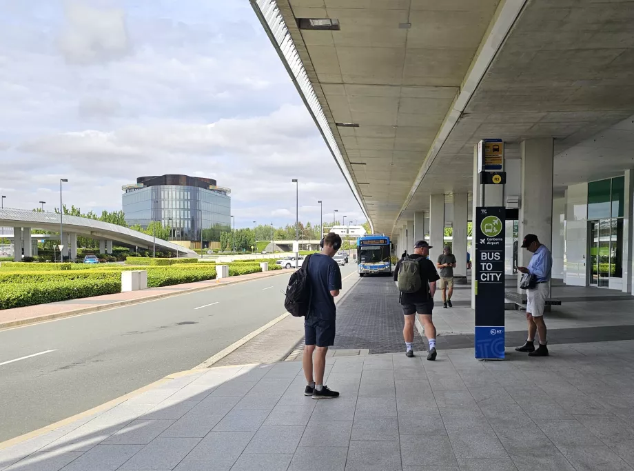 Fermata dell'autobus in direzione del centro