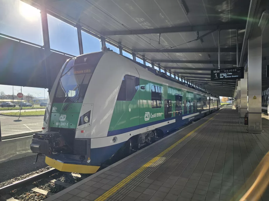 Treno per la stazione dell'aeroporto