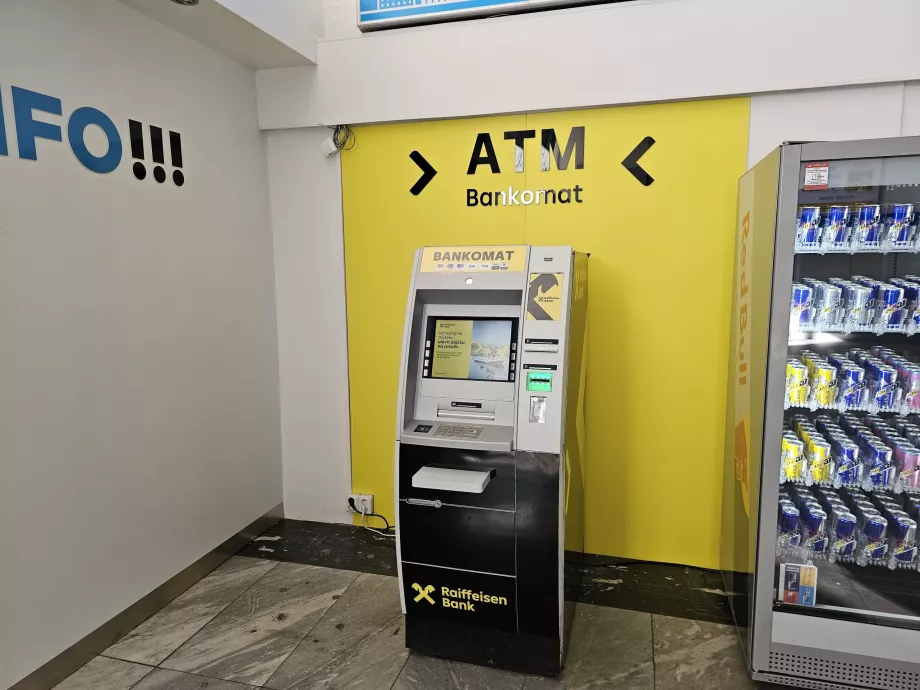 Bancomat nella sala arrivi