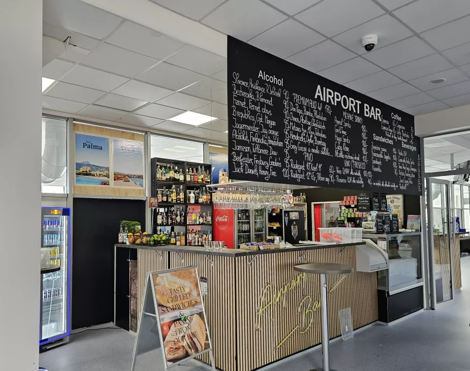 Bar dell'aeroporto dopo i controlli di sicurezza