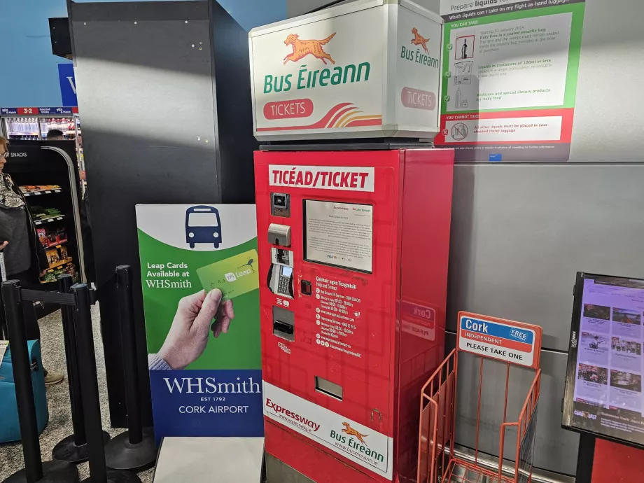 Biglietteria automatica all'interno della sala arrivi