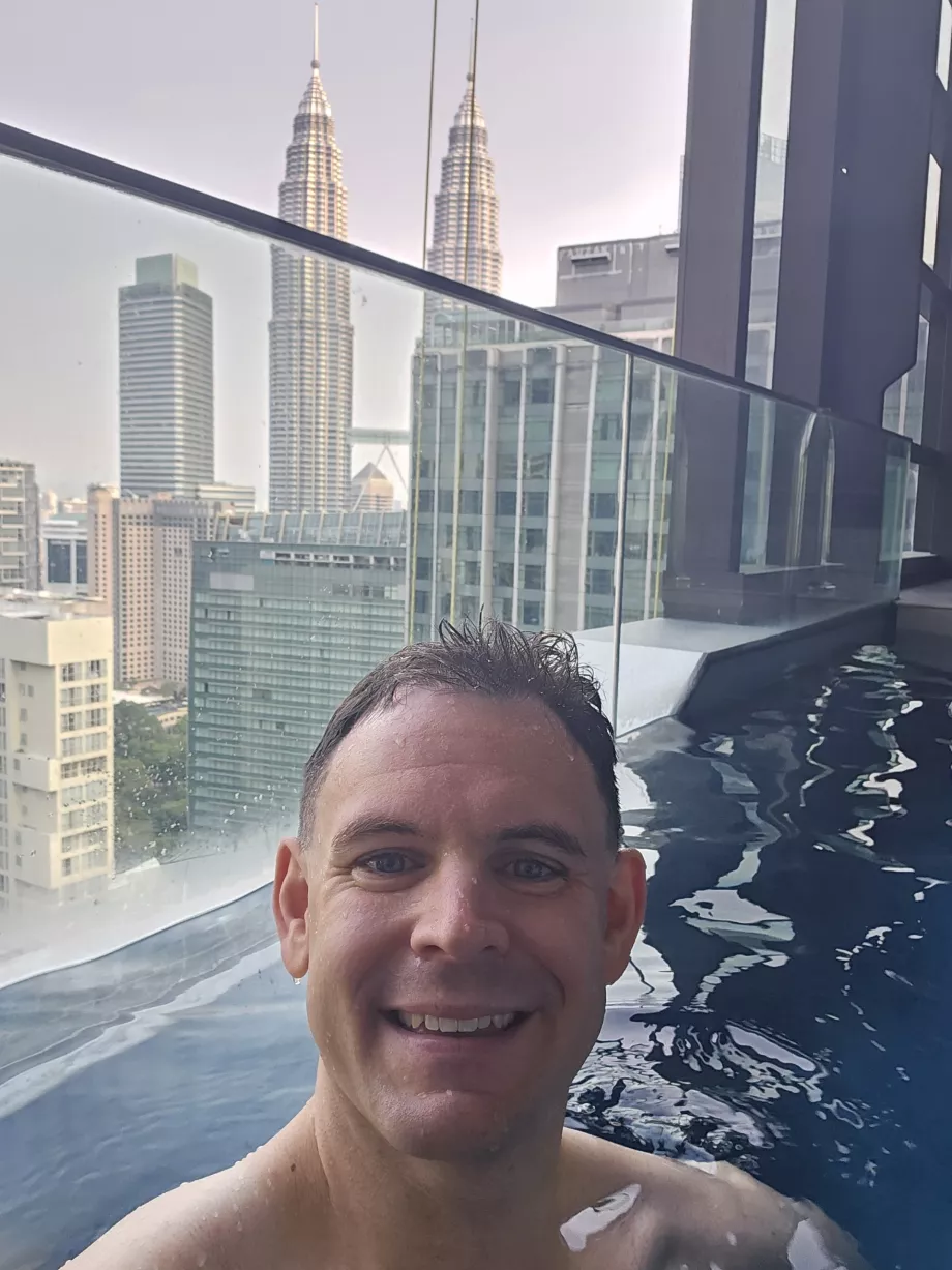 Io nella piscina sul balcone della camera