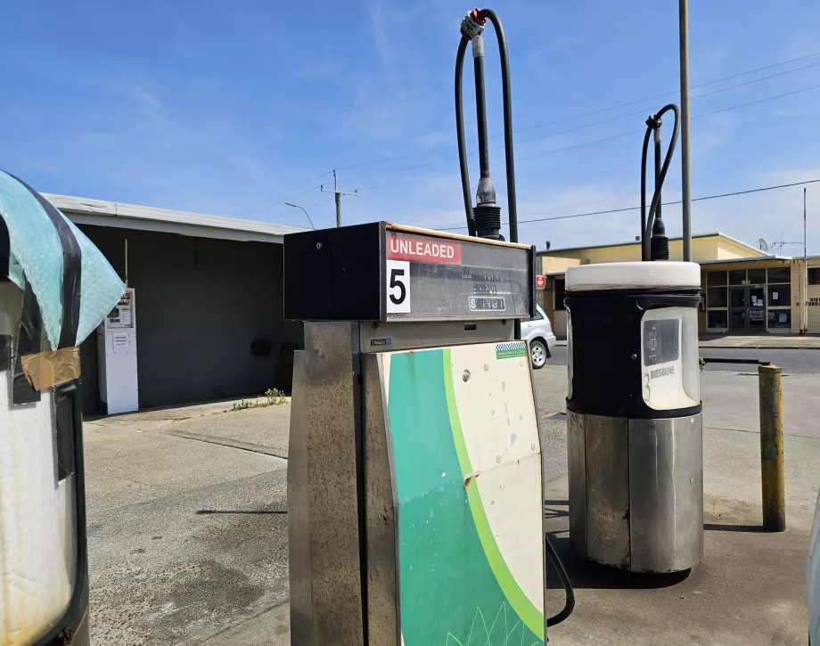 Stazioni di servizio, benzina senza piombo