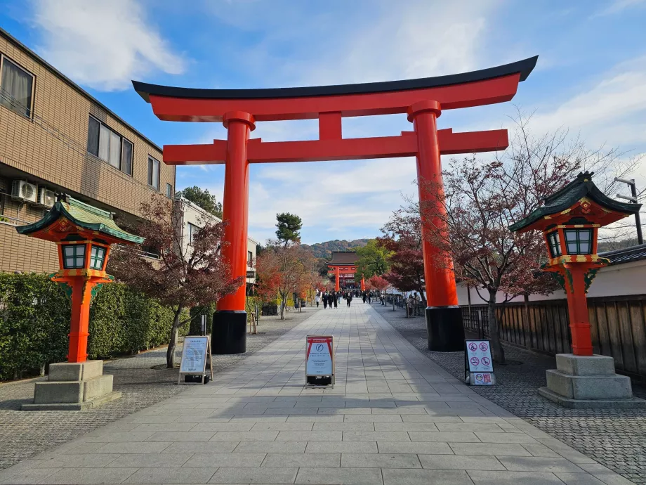 Zona di ingresso pedonale dalle stazioni ferroviarie