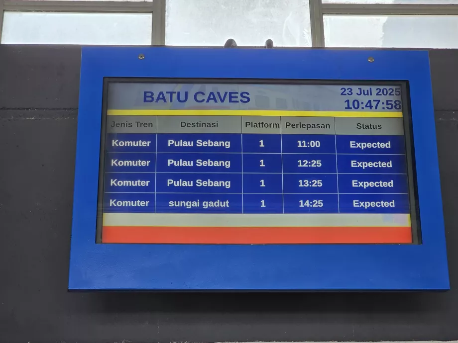 Pannelli informativi alla stazione di Batu Caves
