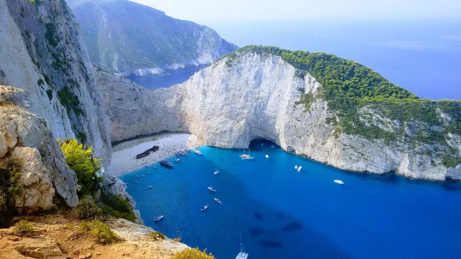 Vista sulla spiaggia di Navagio