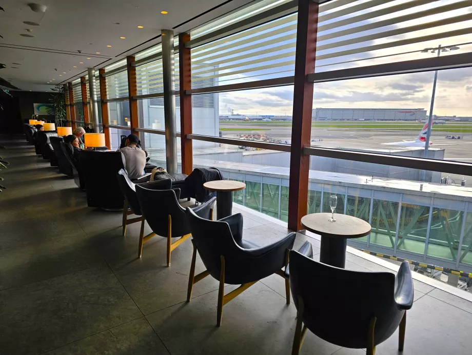 Poltrone con vista sull'asfalto