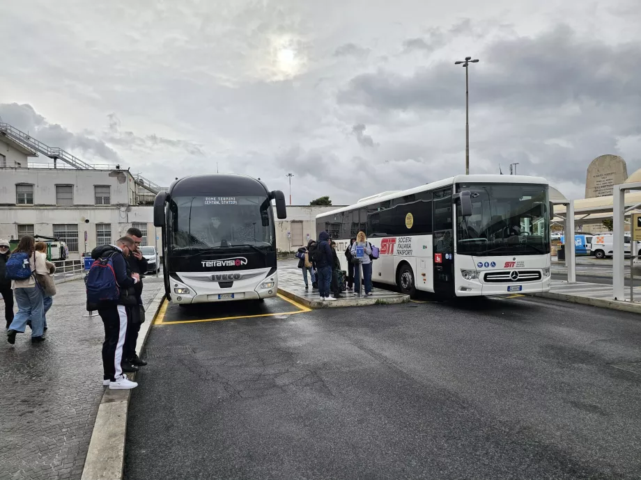 Fermate dell'autobus espresso in direzione di Roma Termini