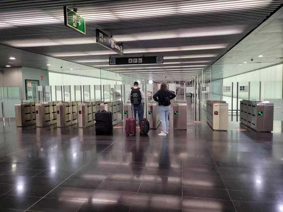Tornelli all'ingresso della metropolitana