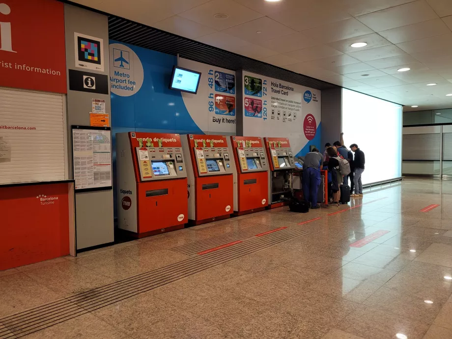 Biglietterie automatiche all'ingresso della metropolitana
