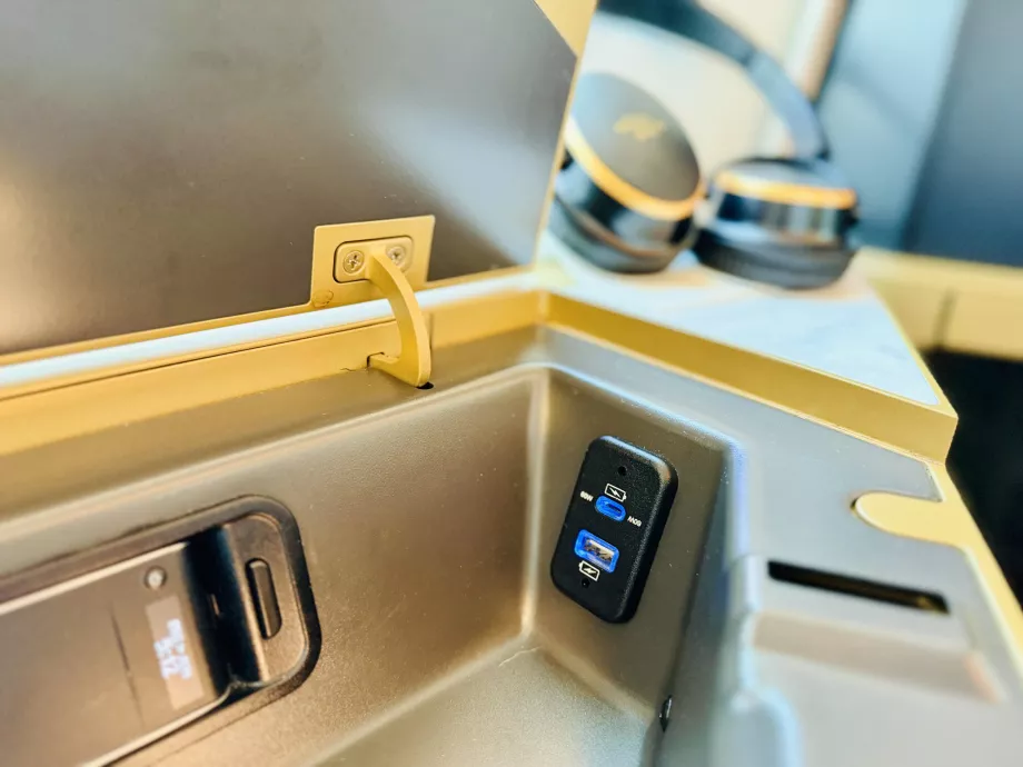 Prese USB-C e USB-B per la ricarica