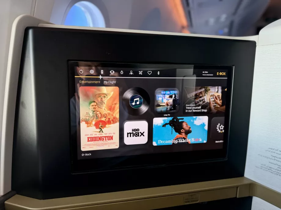 Monitor 4K da 17,3″ con IFE