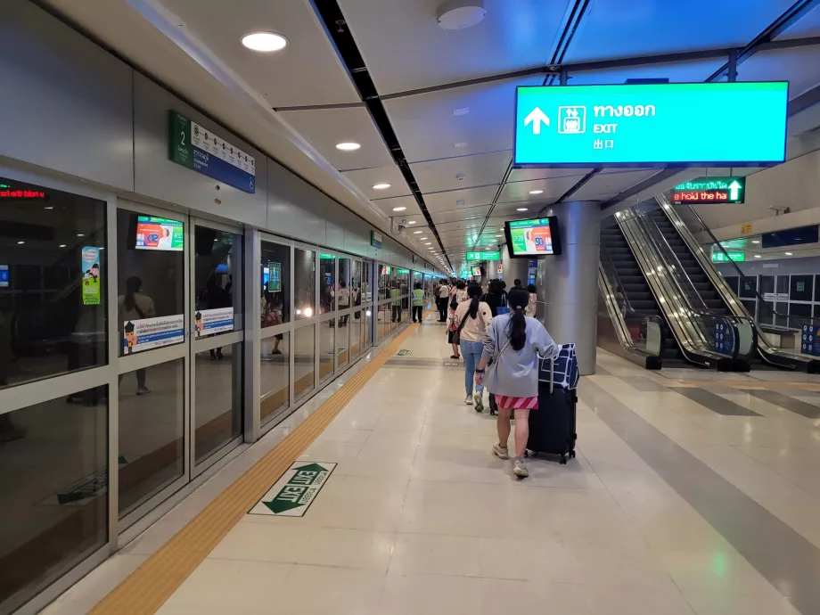 Piattaforma ferroviaria dell'aeroporto