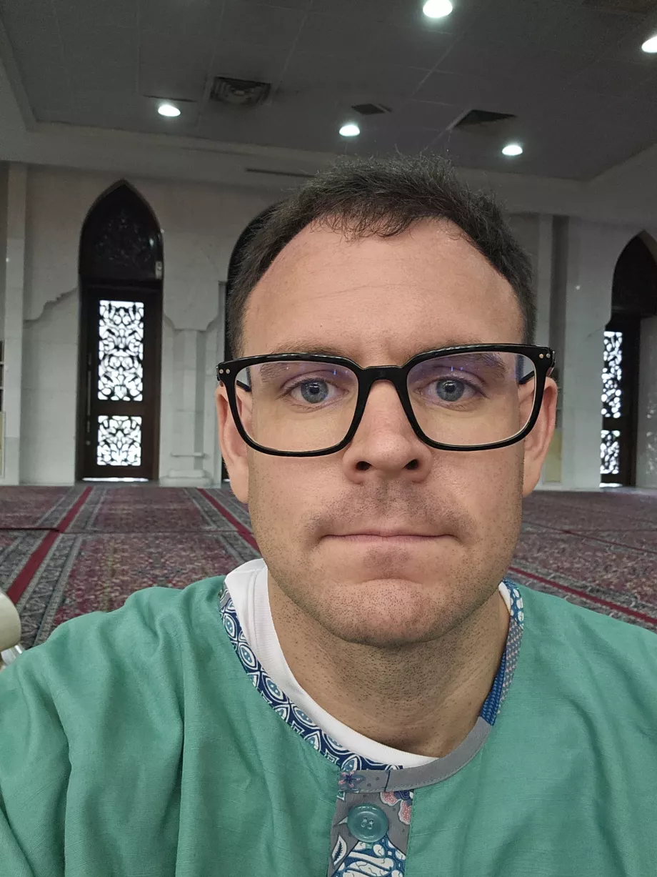 Moschea del Territorio Federale, veste in prestito