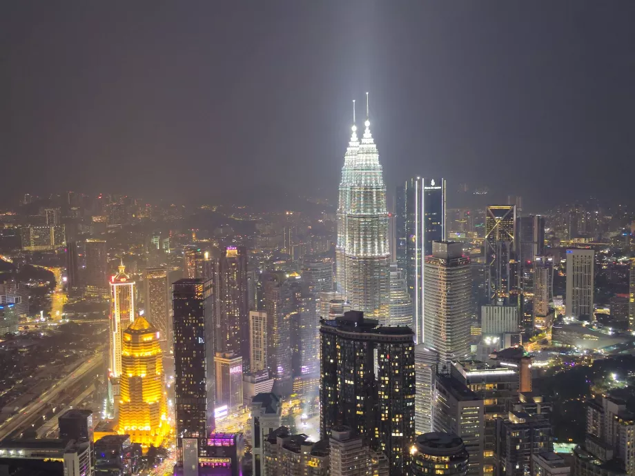 Vista sulle Torri Gemelle Petronas dalla terrazza all'aperto