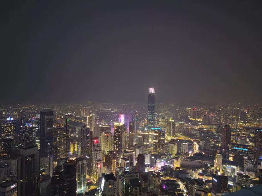 Kuala Lumpur di notte dalla Torre Menara