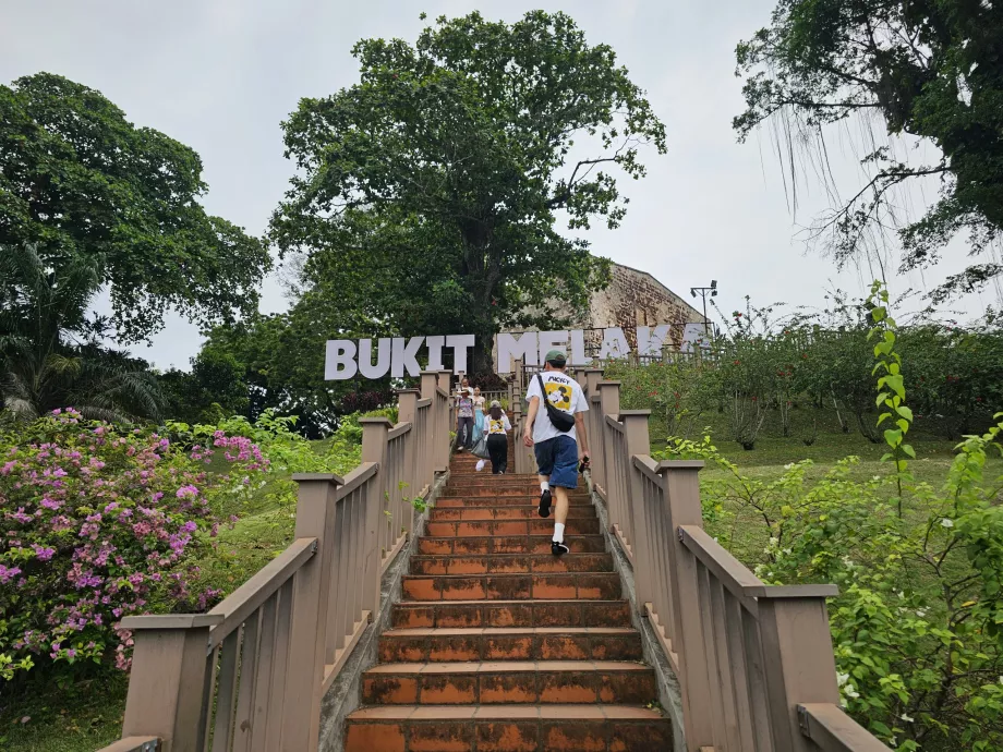 Bukit Melaka, scala principale