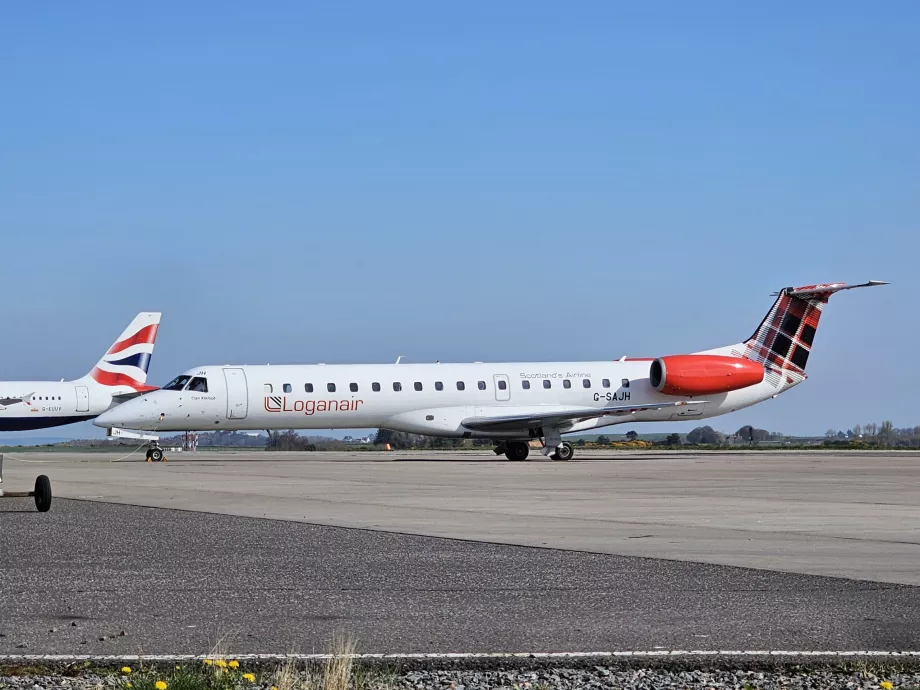 Embraer 145 all'aeroporto di Inverness