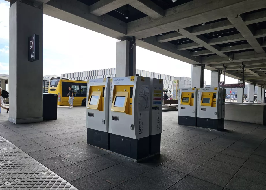 Biglietterie automatiche, fermata dell'autobus